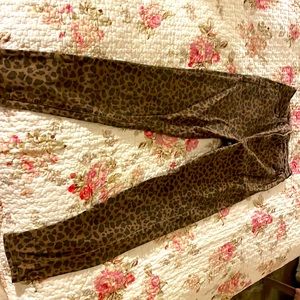 These are super cute American Eagle pants that have an amazing fit with stretch!